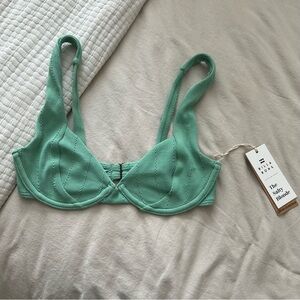 Billabong x Salty Blonde bikini top! ✨
